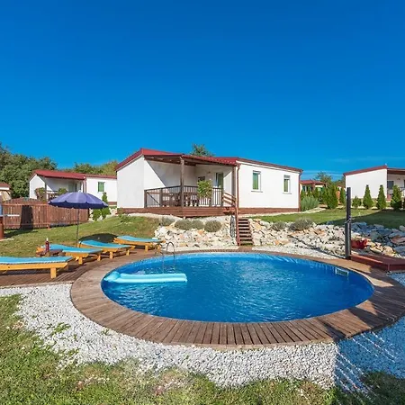Village Jelovci Pensión